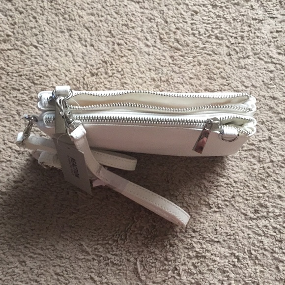 White clutch wristlet - Picture 3 of 3